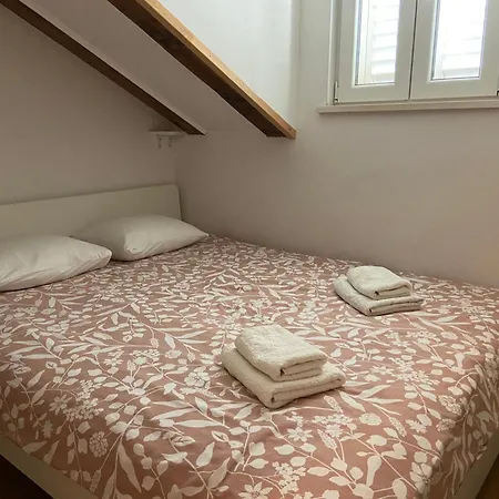 Rose Garden Apartman *