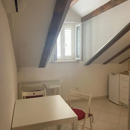 Rose Garden Apartman Mokosica